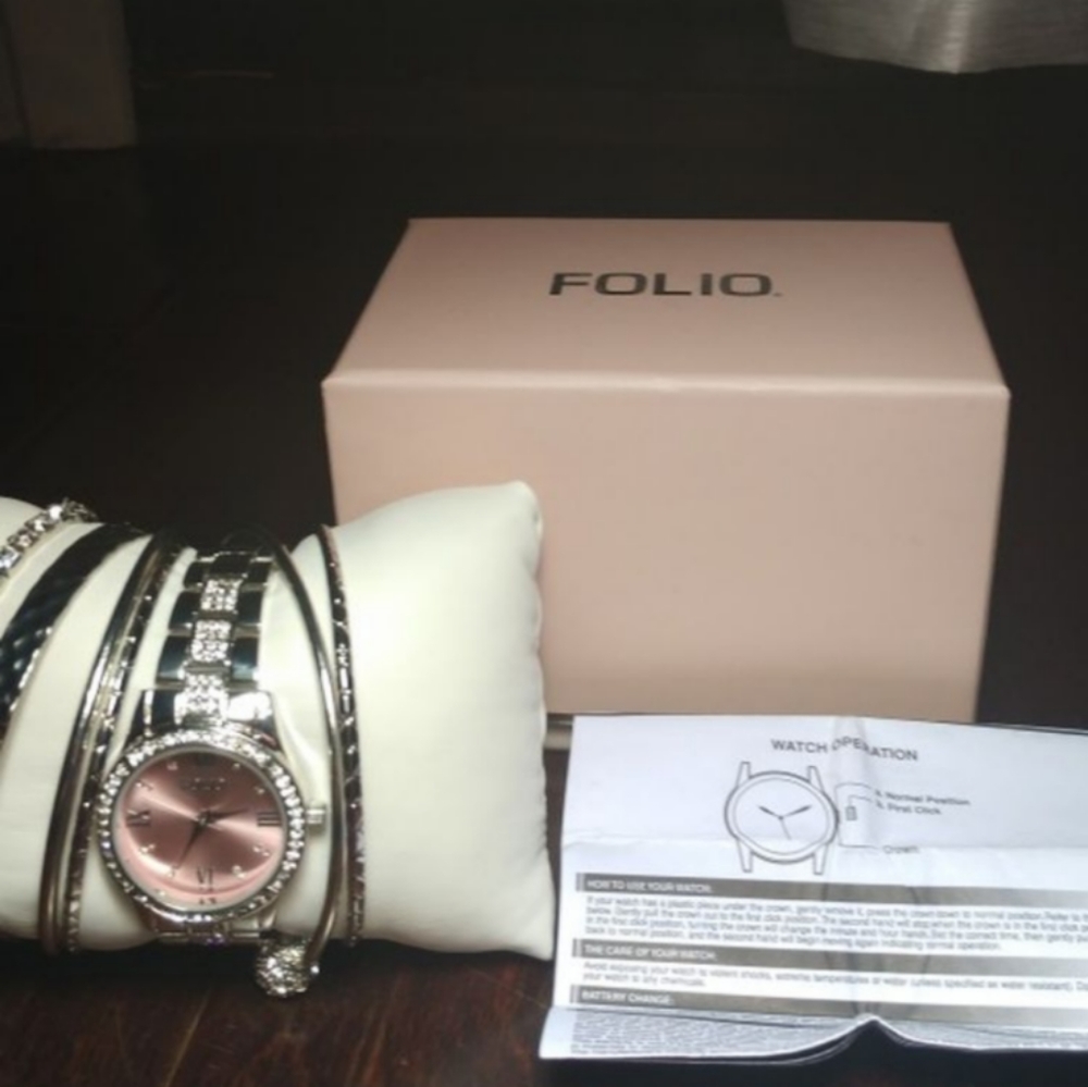 "FOLIO" (Macy's) bracelet set/watch